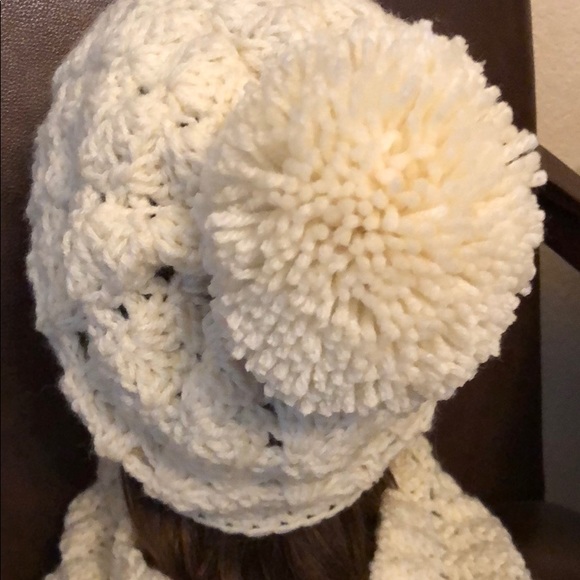 Hand crochet cream color Pom Pom  hat & scarf set - Picture 5 of 7